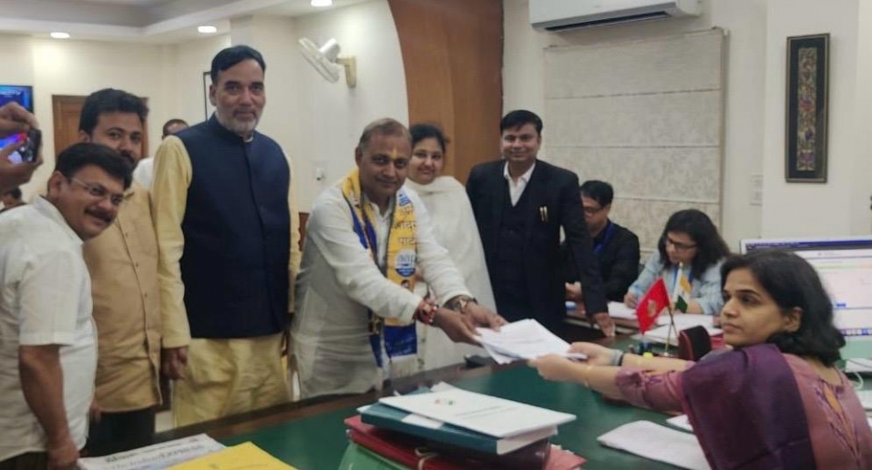 इंडिया गठबंधन दिल्ली की सातों सीटों को बहुत बड़े अंतराल से जीतेगा । आप पार्टी का दावा